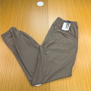 GAP Fit Men's Lightweight Stretch Quick Dry Pull-On Motion Jogger Taupe Small